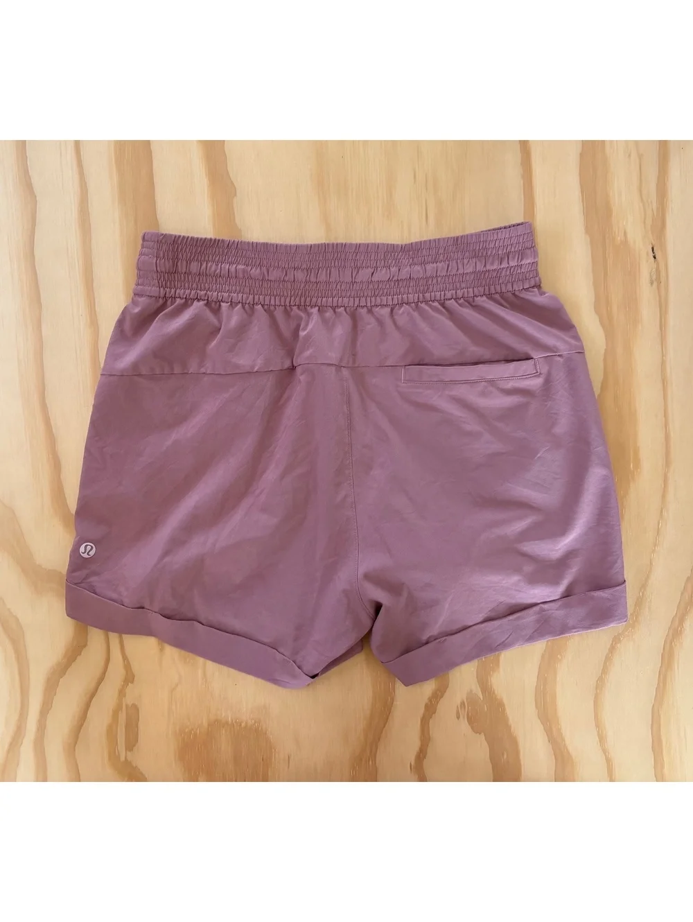 Lululemon On the Fly Woven Shorts 2.5” Women’s Size 4 Dusty Rose Mauve